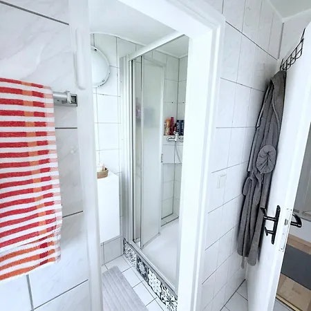 Charming, 2-room Near Airport-messe-stgt Apartmán *